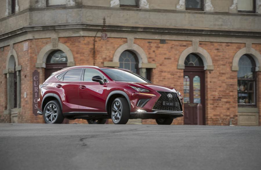  Lexus NX300 F-Sport 2017 года  (AU) (фото 17 из 19)